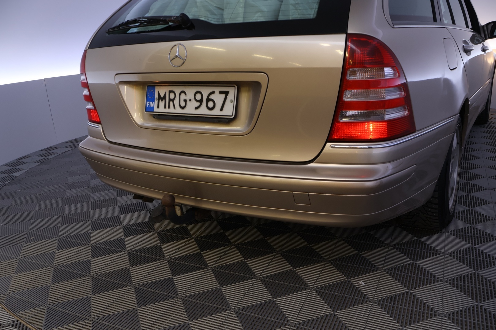 MERCEDES-BENZ C 2005