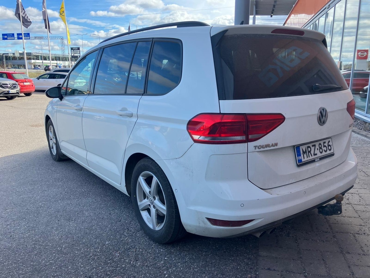 VOLKSWAGEN Touran 2016