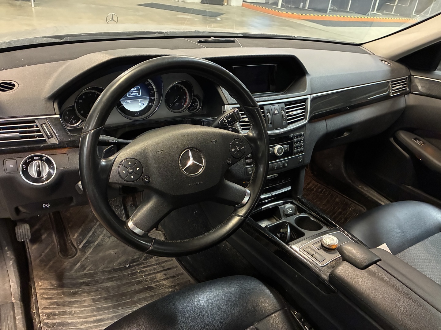 MERCEDES-BENZ E 2012