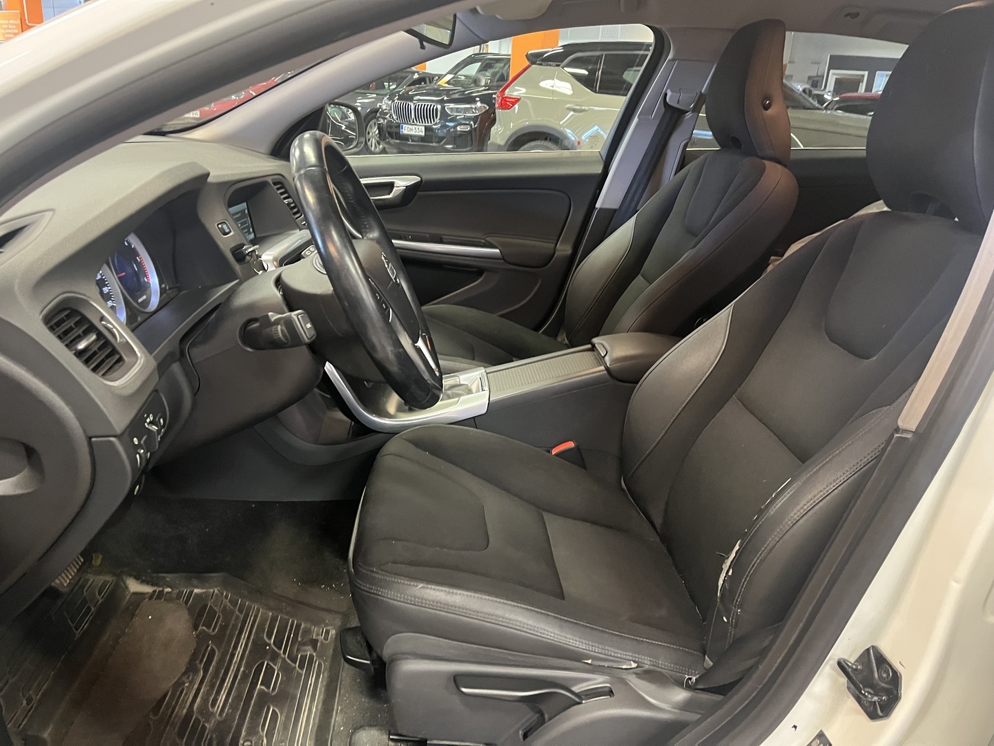 VOLVO V60 2013