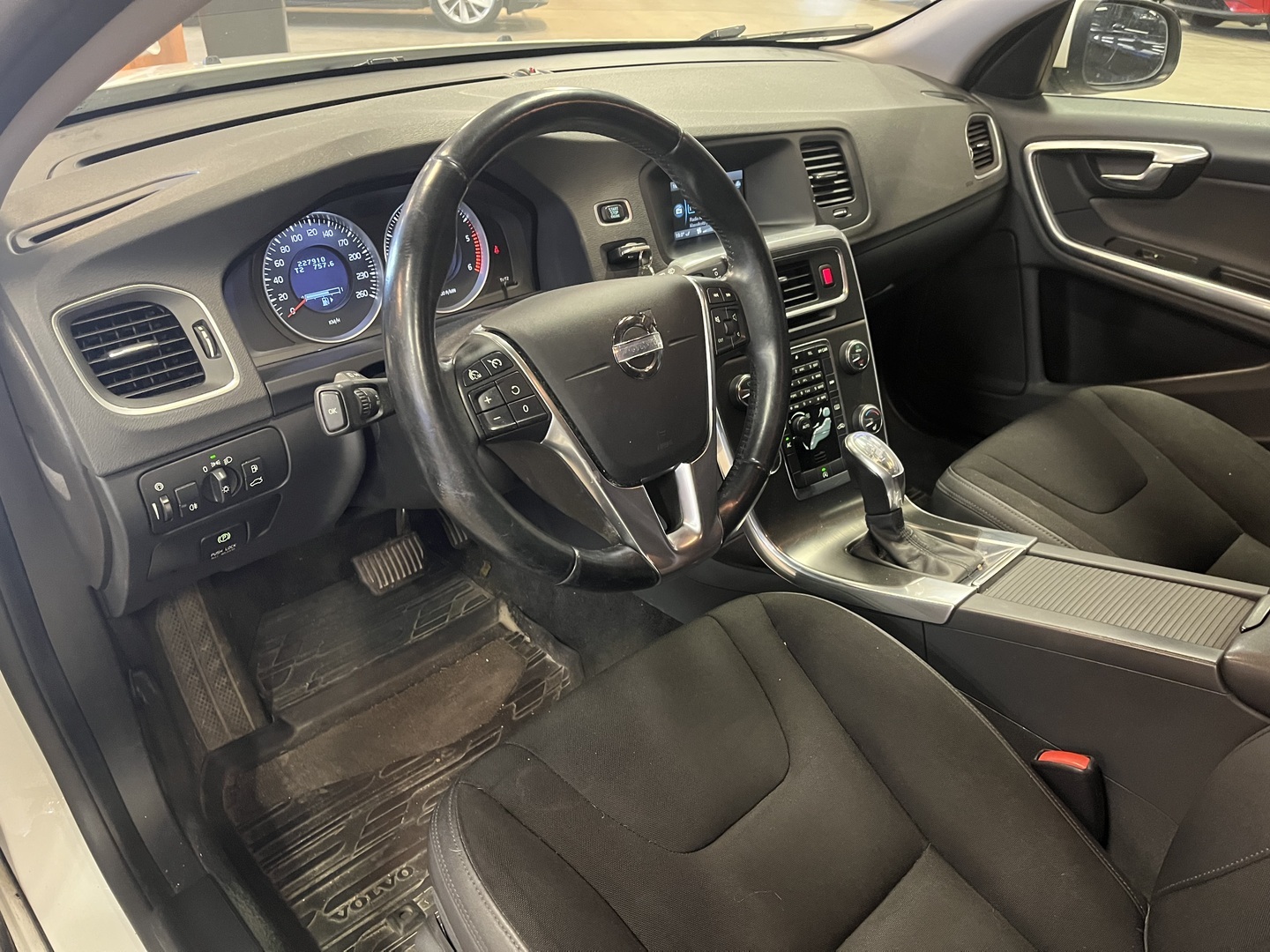 VOLVO V60 2013
