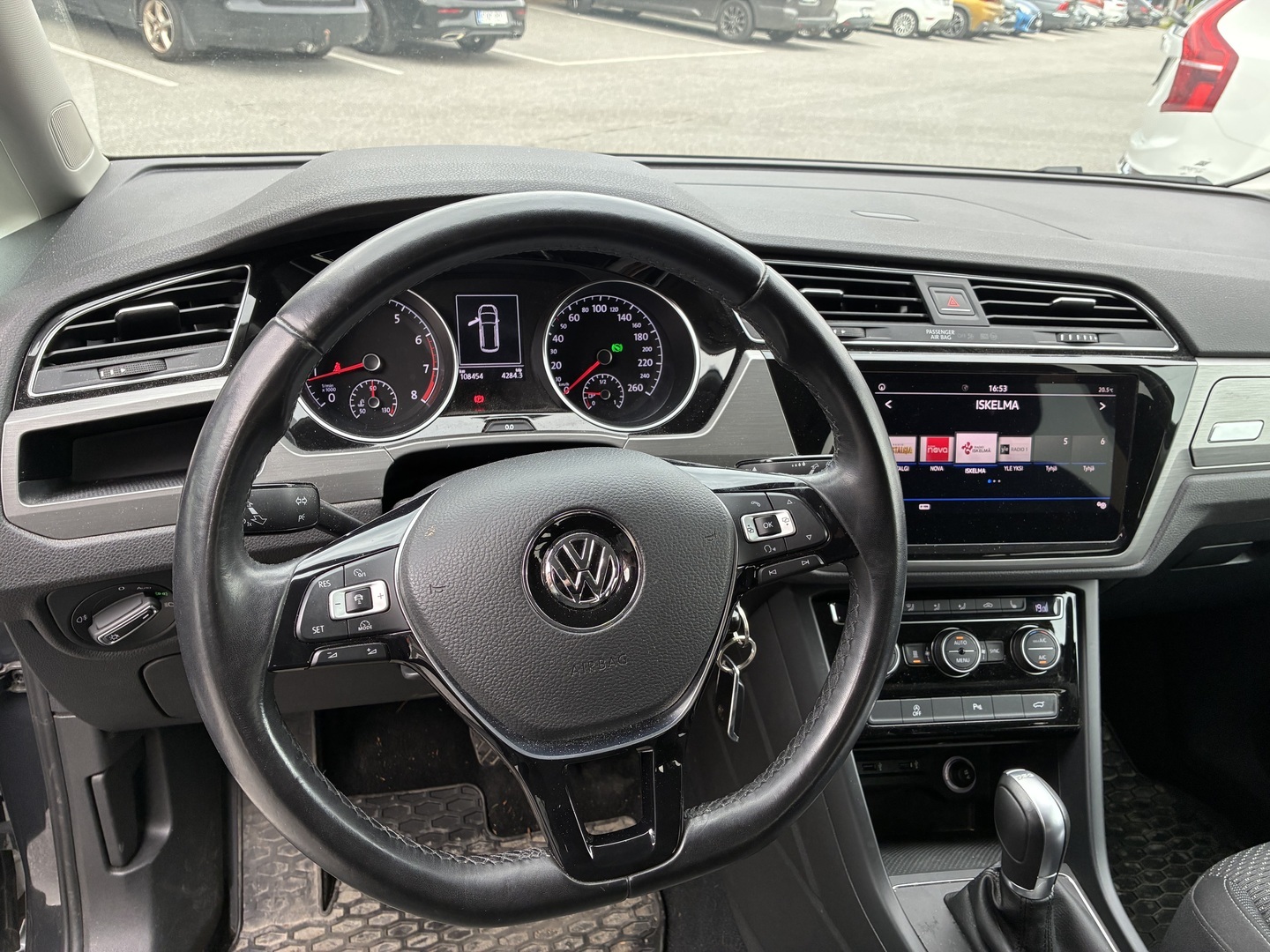 VOLKSWAGEN Touran 2018