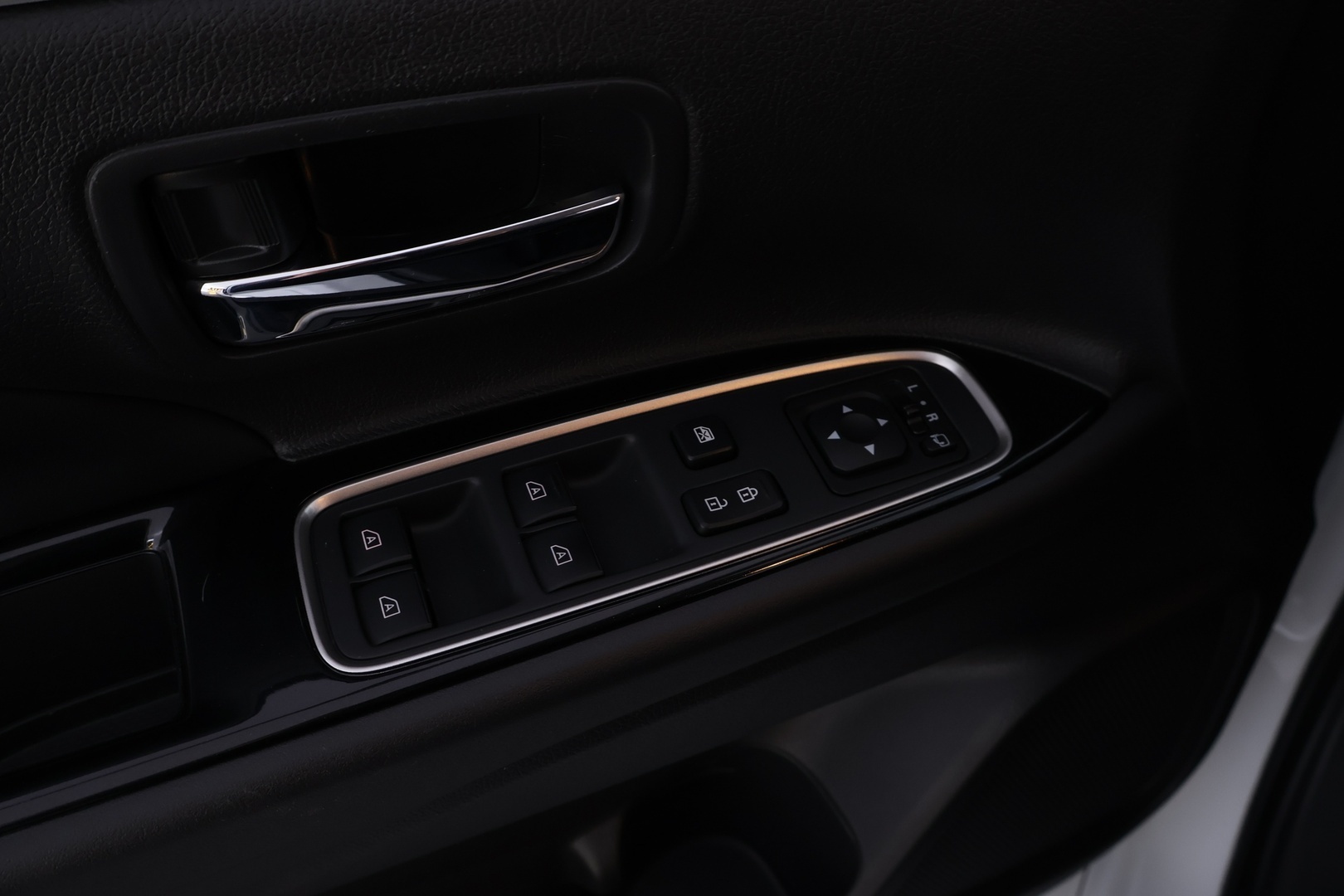 MITSUBISHI Outlander PHEV 2020