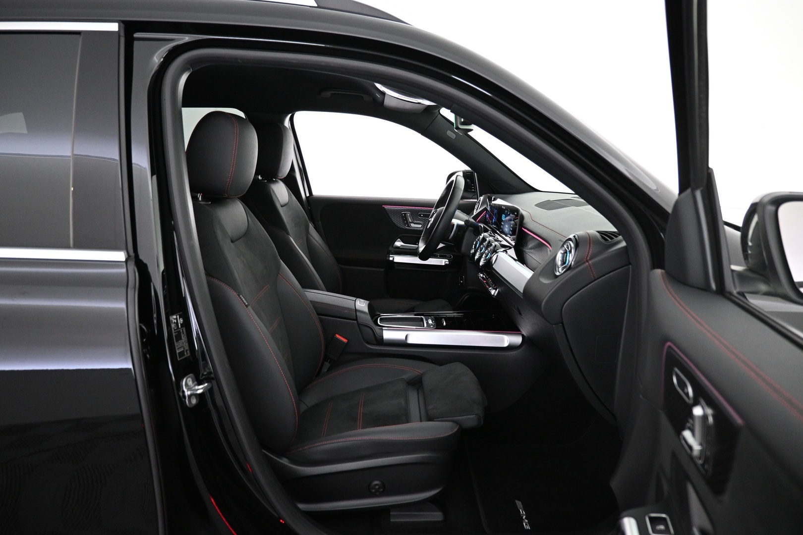 MERCEDES-BENZ EQB 2025