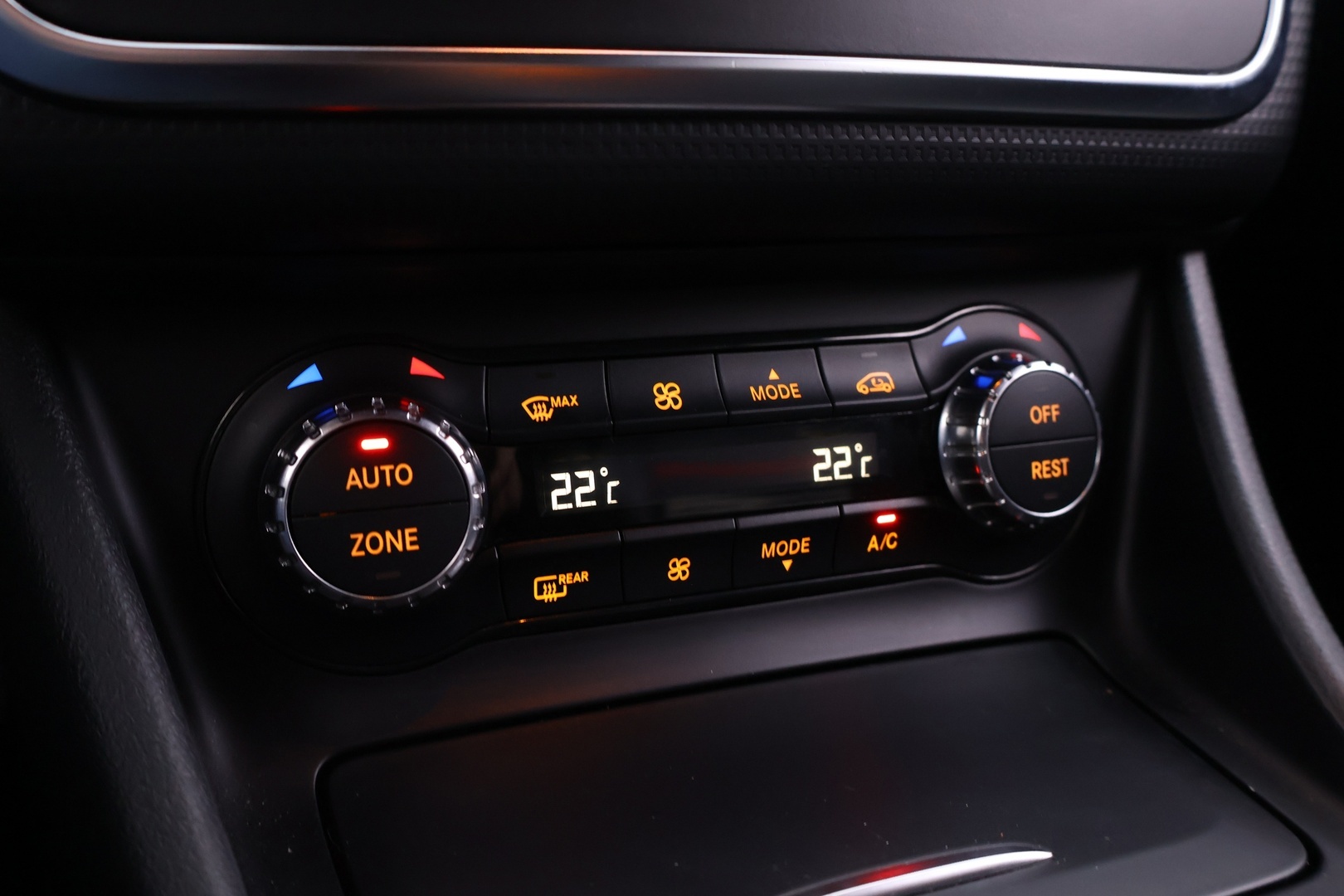 MERCEDES-BENZ A 2013