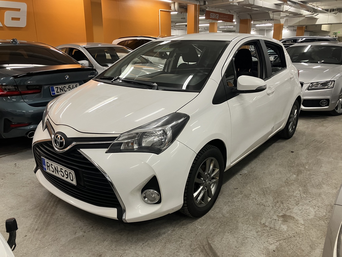 TOYOTA Yaris 2016