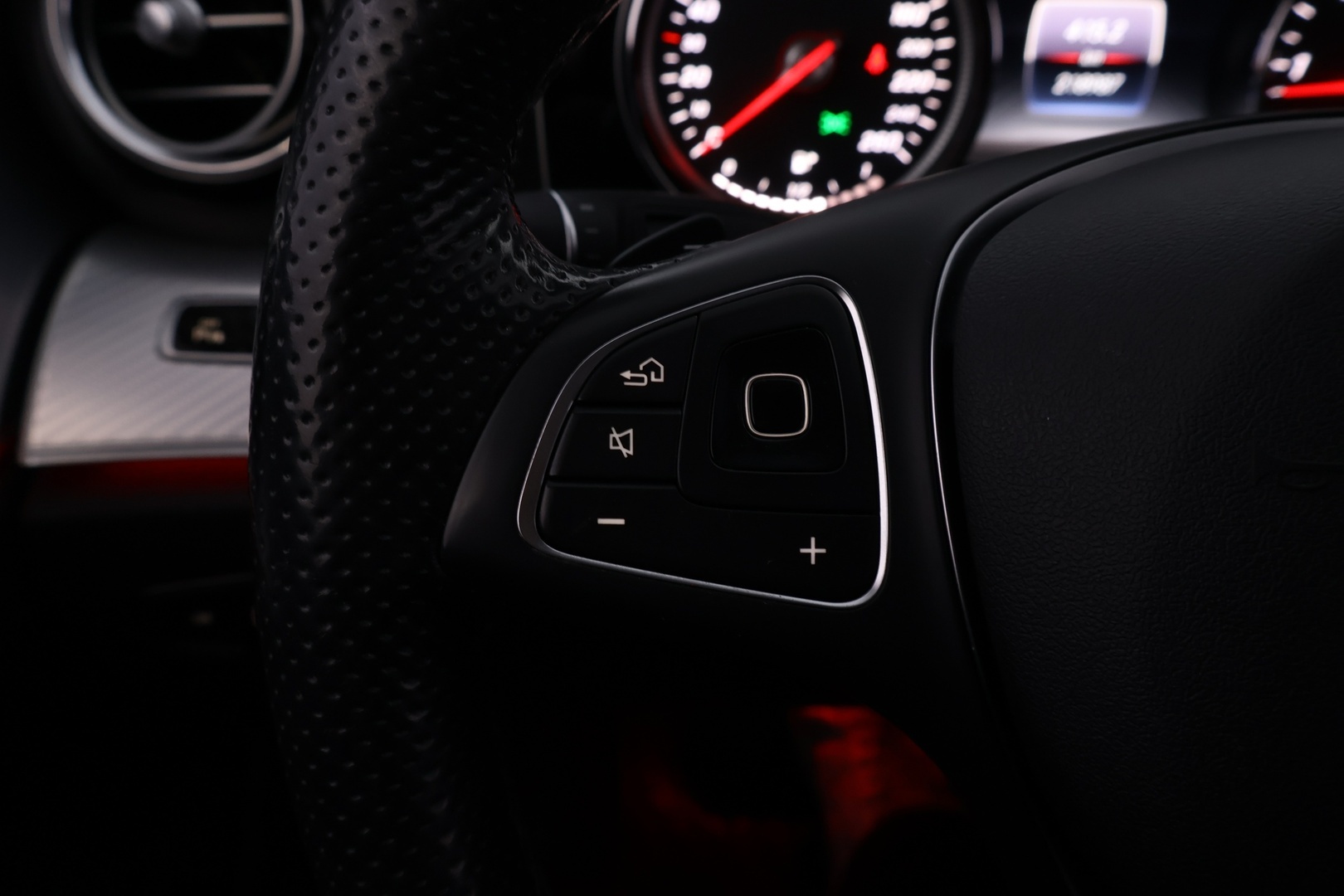 MERCEDES-BENZ E 2017