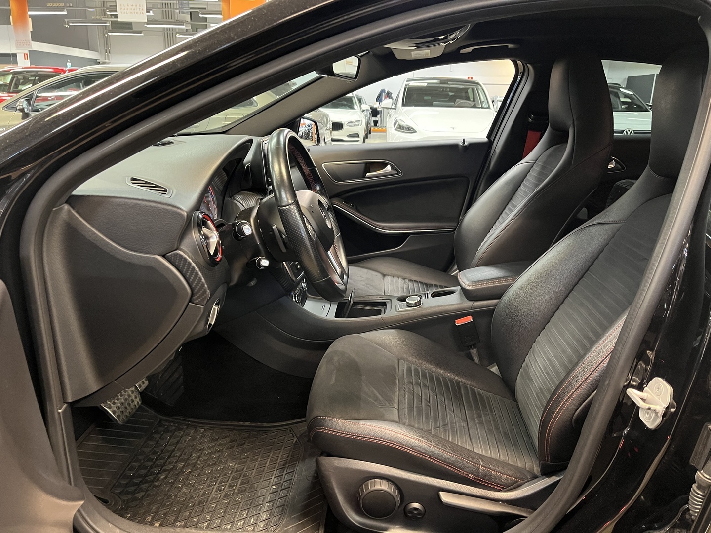 MERCEDES-BENZ A 2015