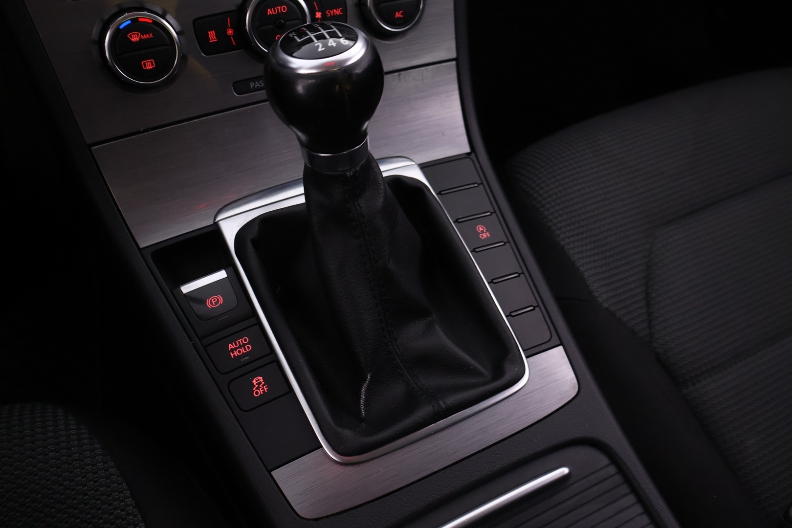 VOLKSWAGEN Passat 2012