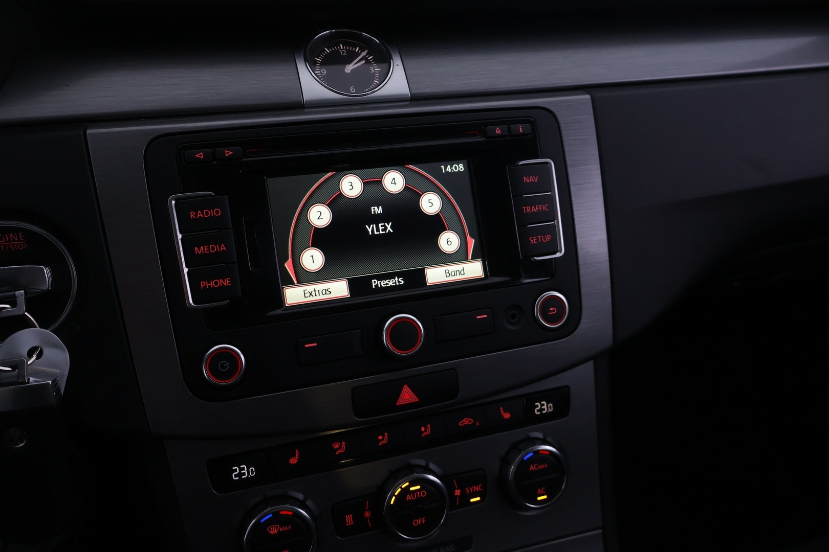 VOLKSWAGEN Passat 2012