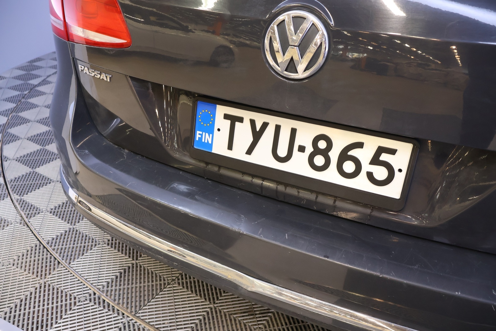 VOLKSWAGEN Passat 2012
