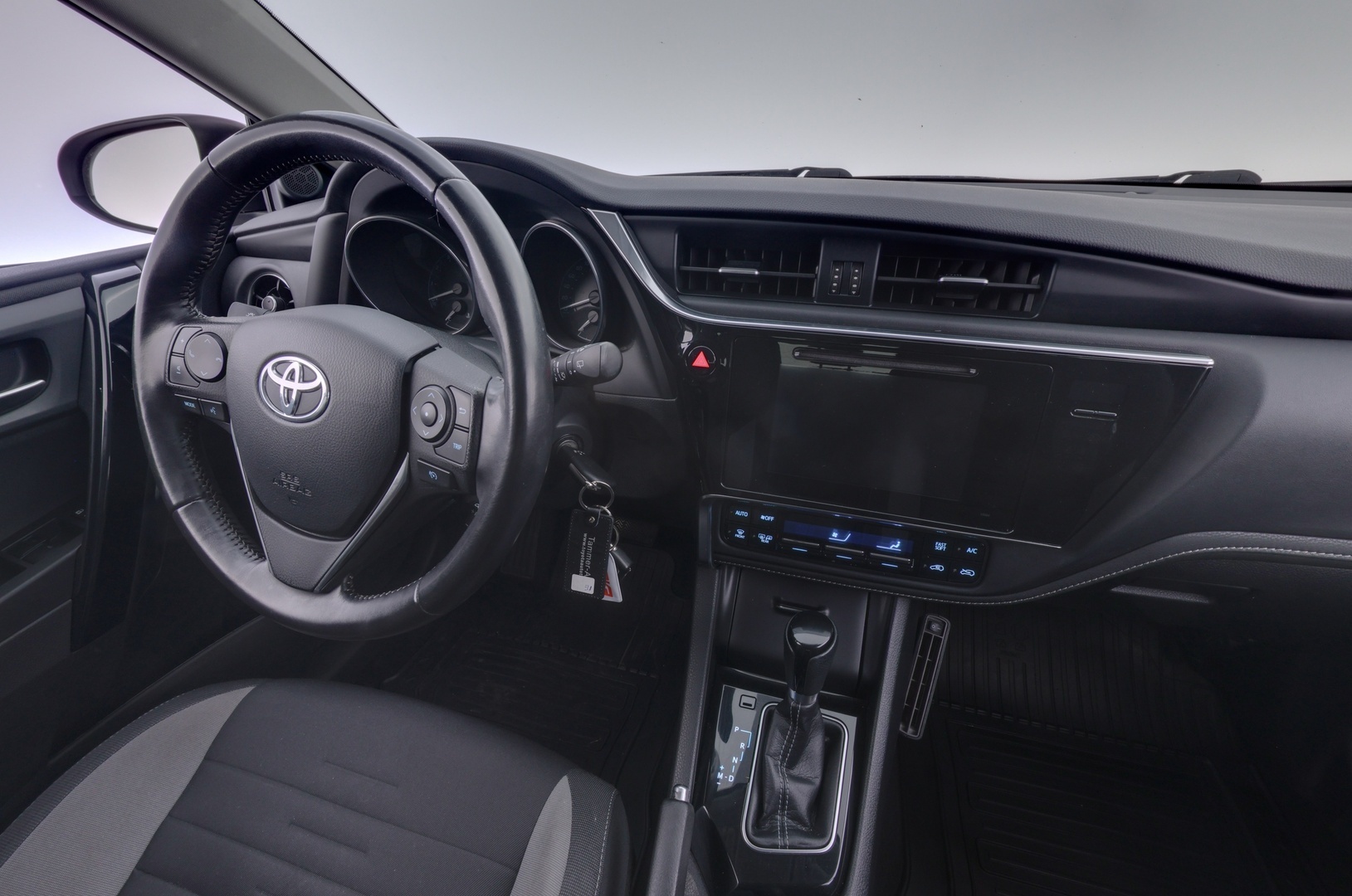 TOYOTA Auris 2016