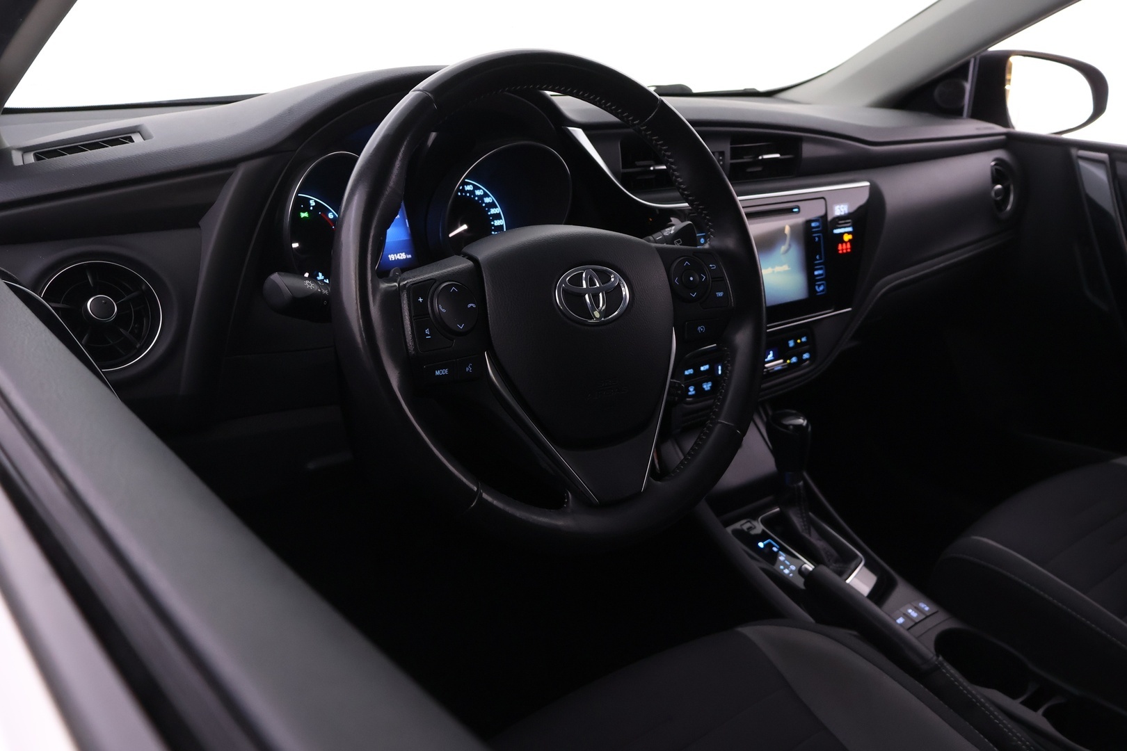 TOYOTA Auris 2016