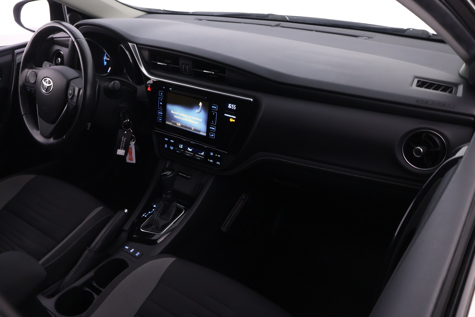TOYOTA Auris 2016