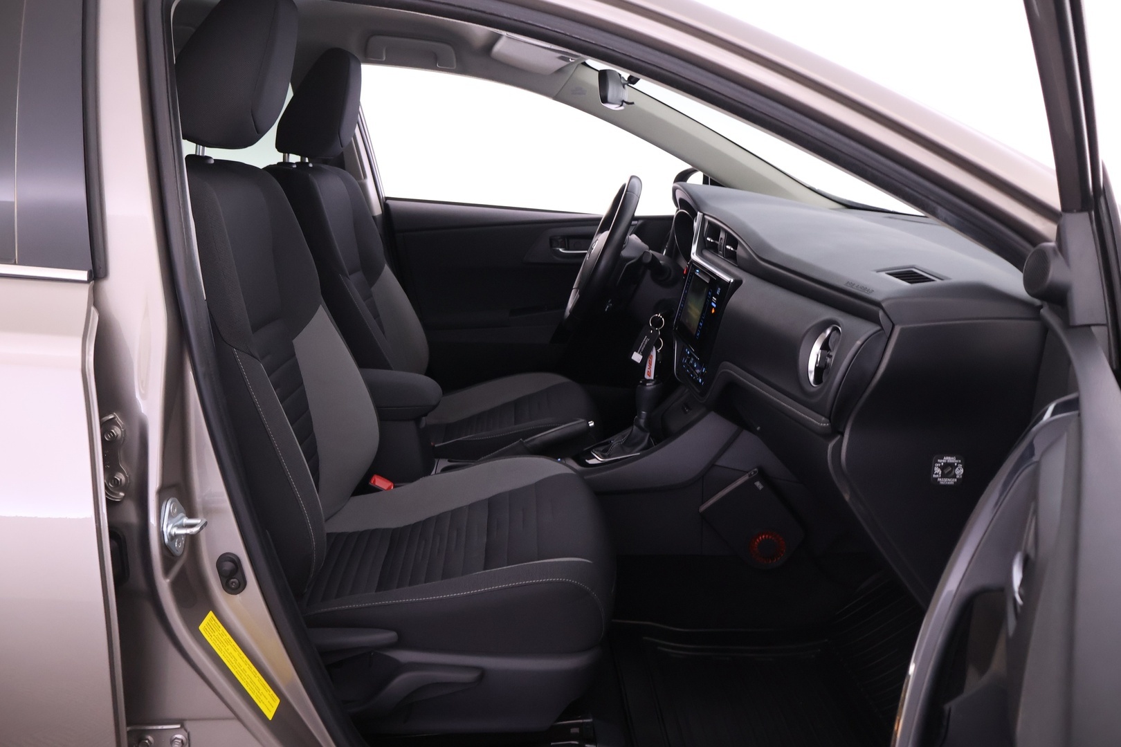 TOYOTA Auris 2016