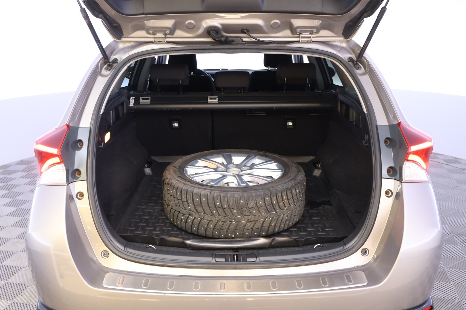 TOYOTA Auris 2016