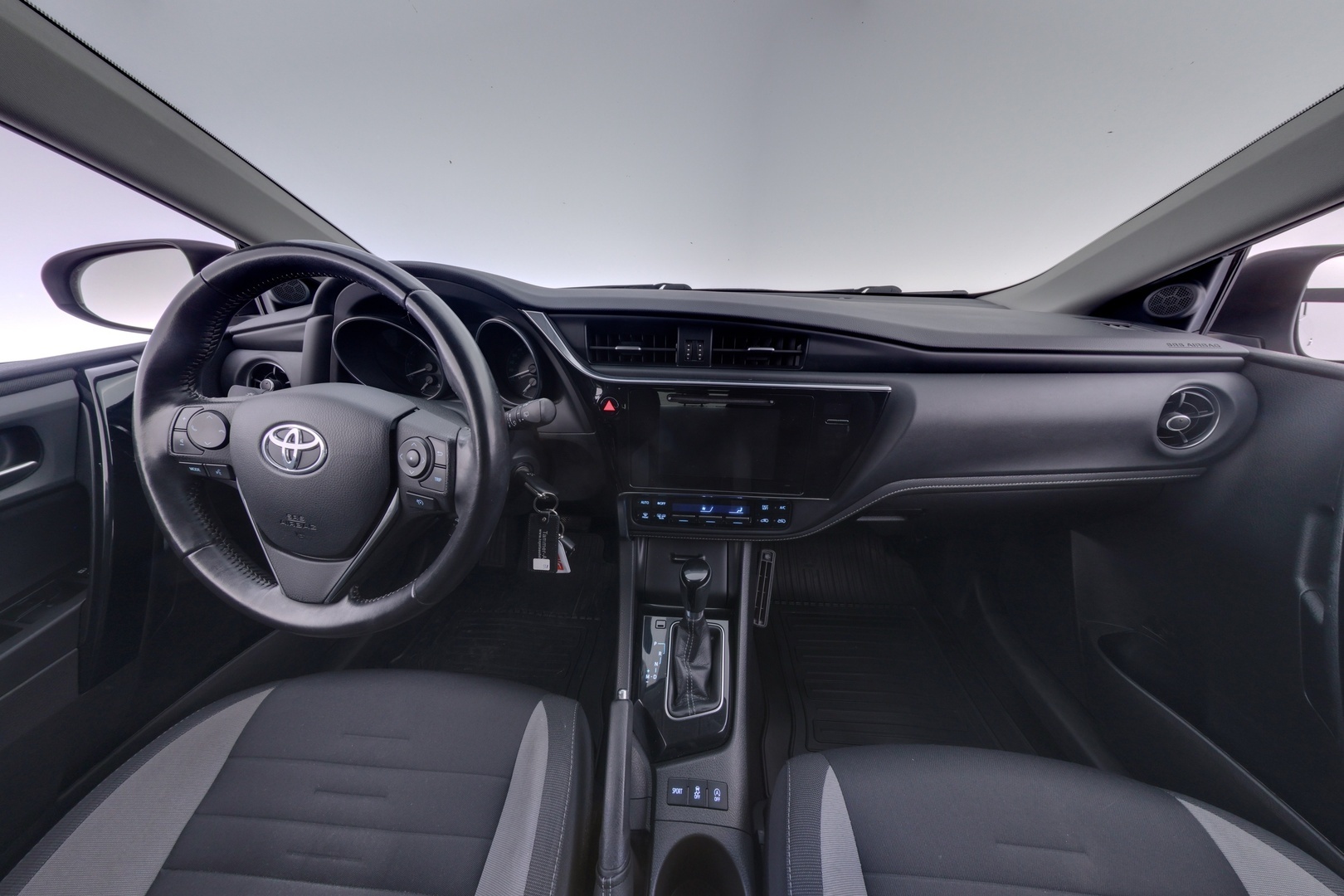 TOYOTA Auris 2016