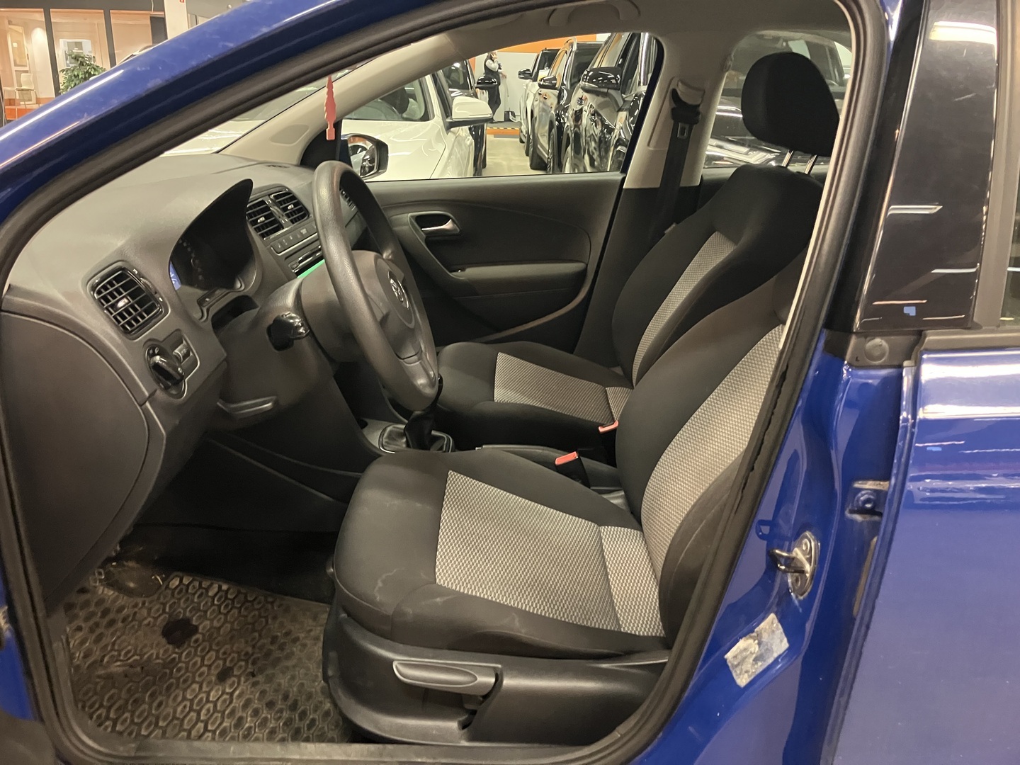 VOLKSWAGEN Polo 2013