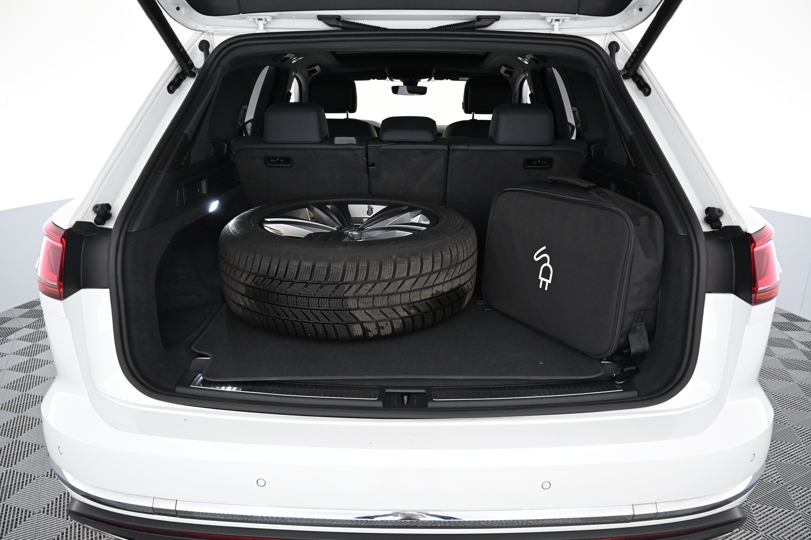 VOLKSWAGEN Touareg 2023