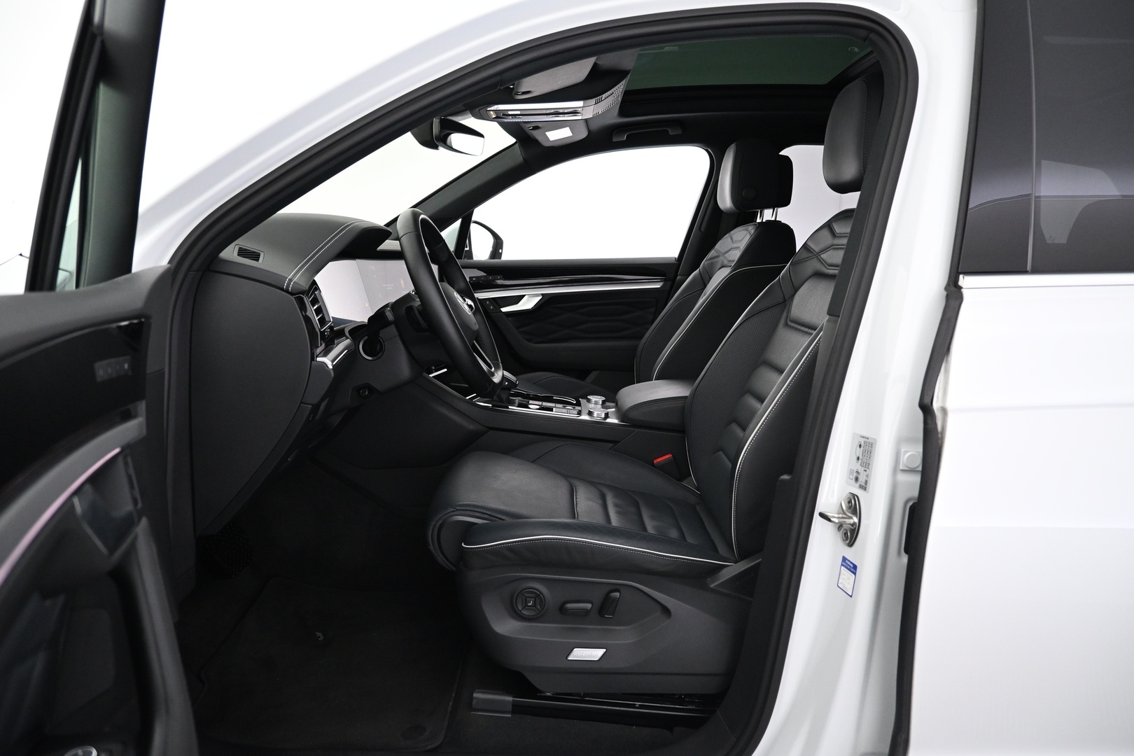 VOLKSWAGEN Touareg 2023