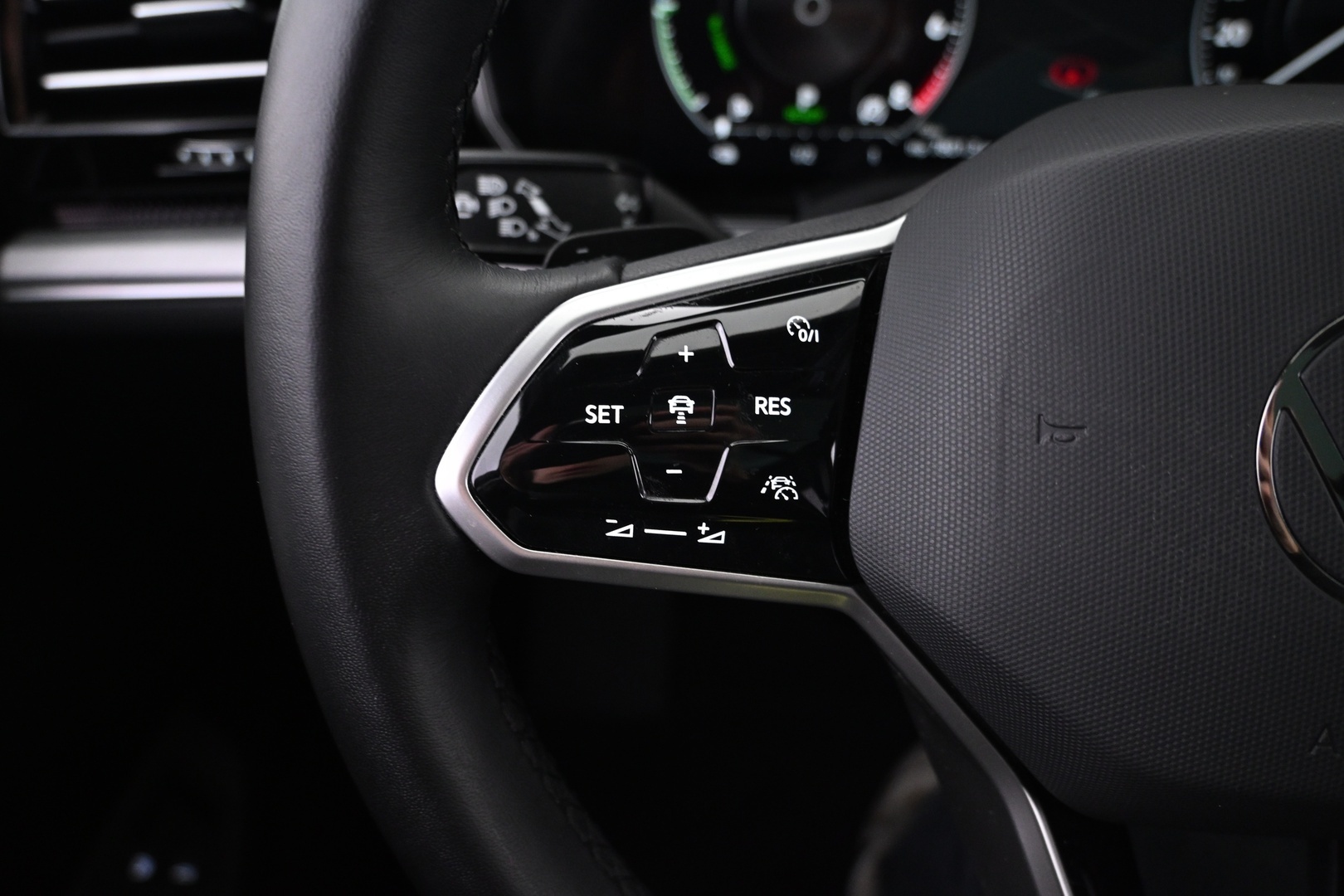 VOLKSWAGEN Touareg 2023