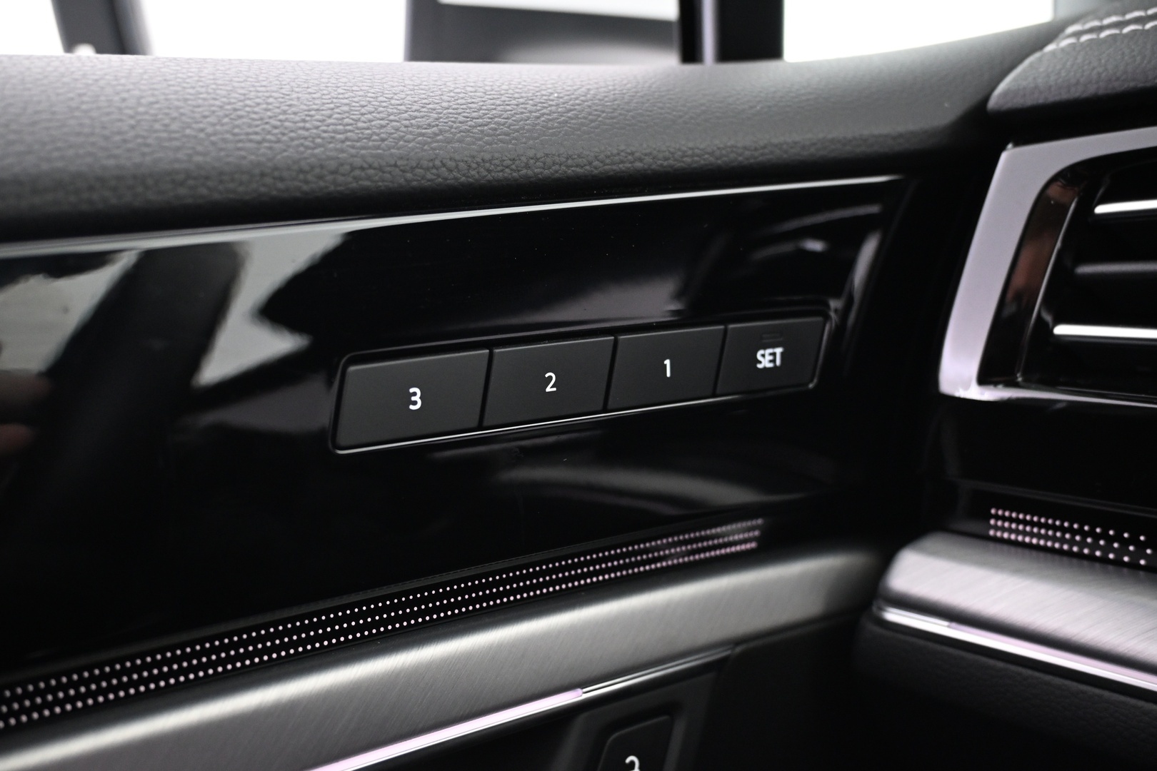 VOLKSWAGEN Touareg 2023