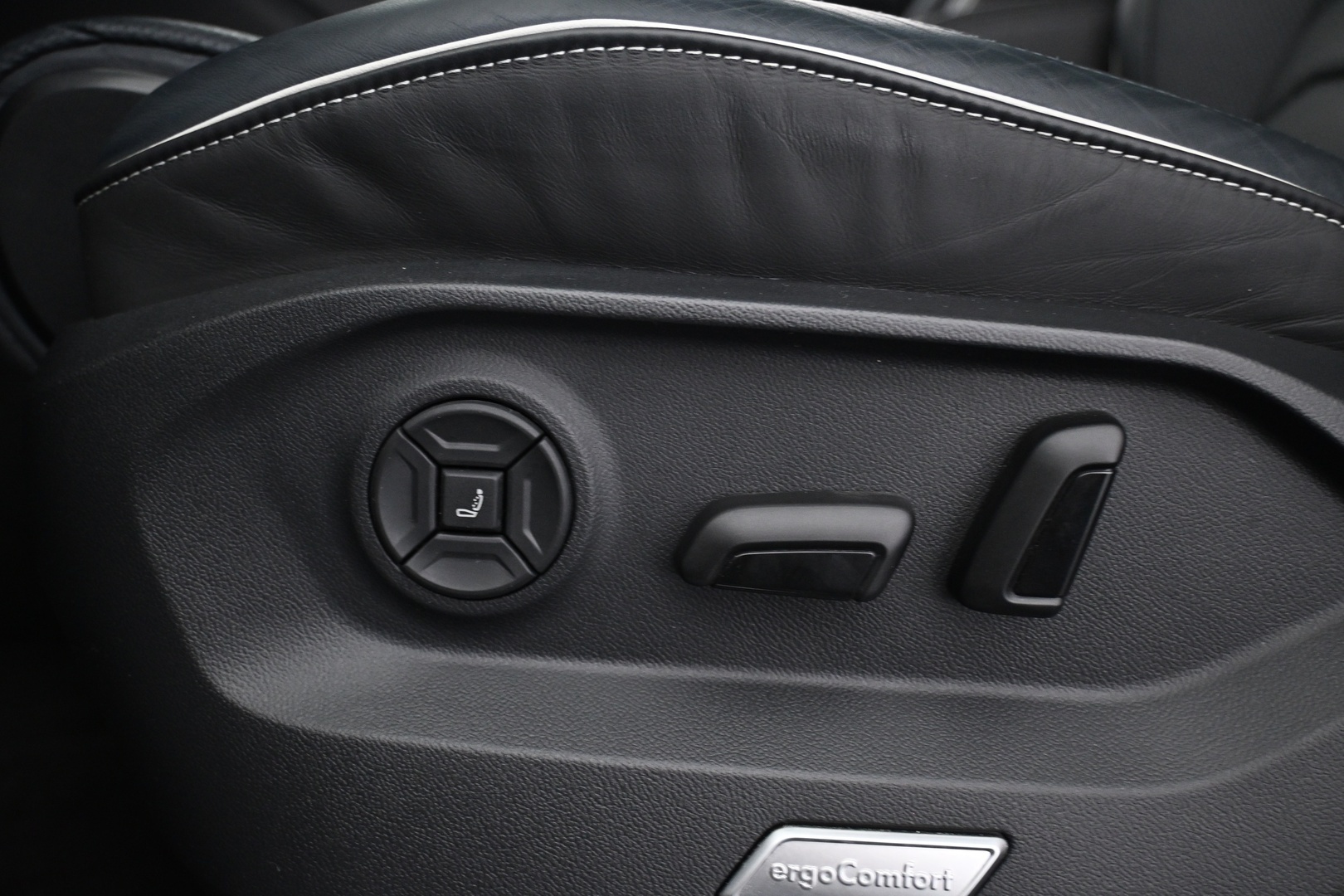 VOLKSWAGEN Touareg 2023