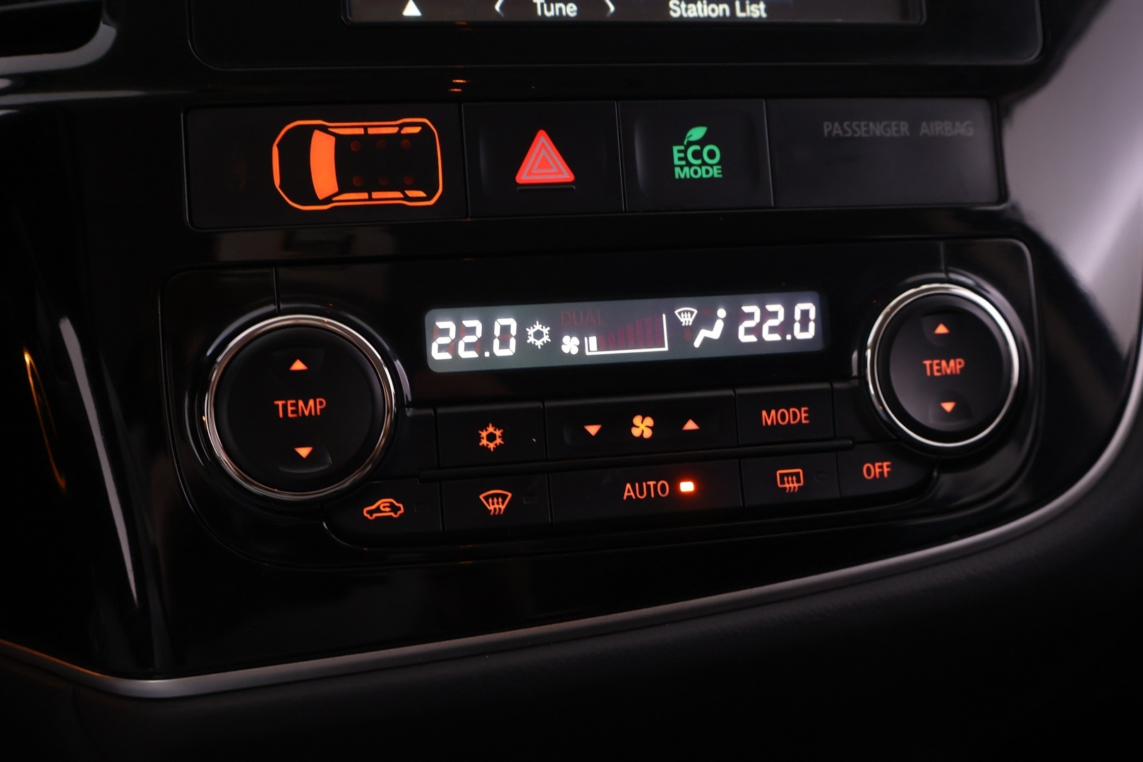 MITSUBISHI Outlander 2014