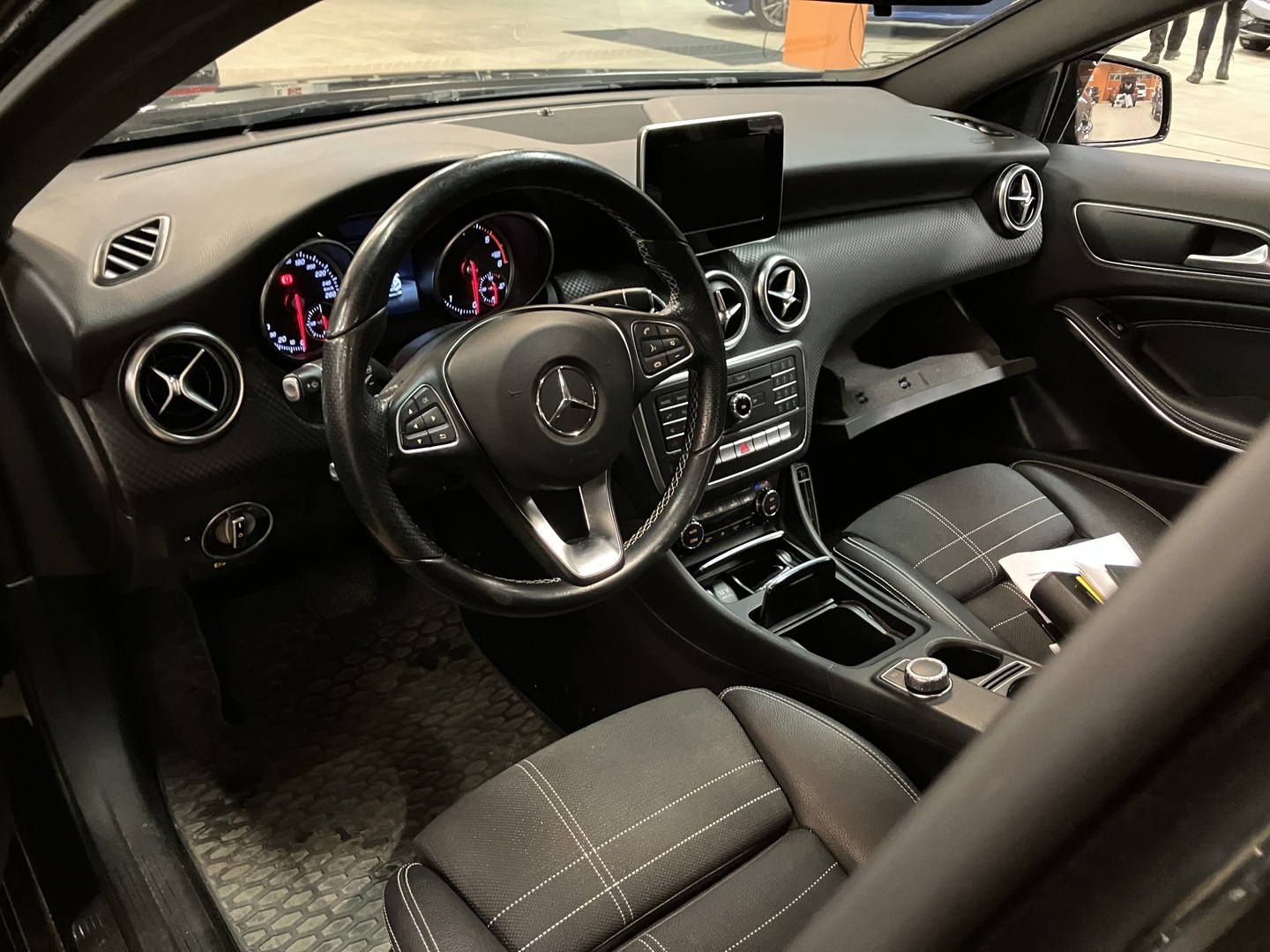 MERCEDES-BENZ A 2017