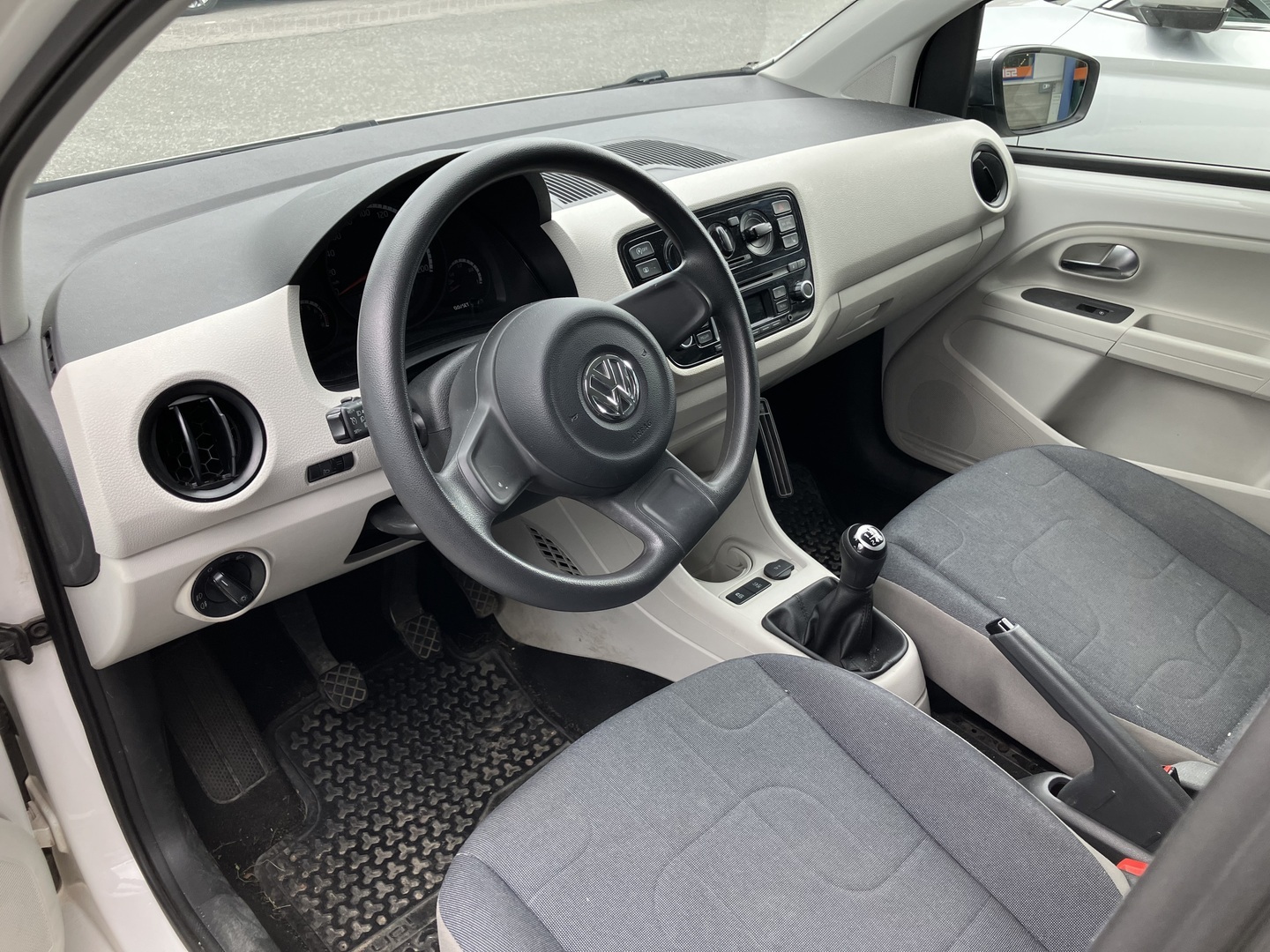 VOLKSWAGEN up! 2016
