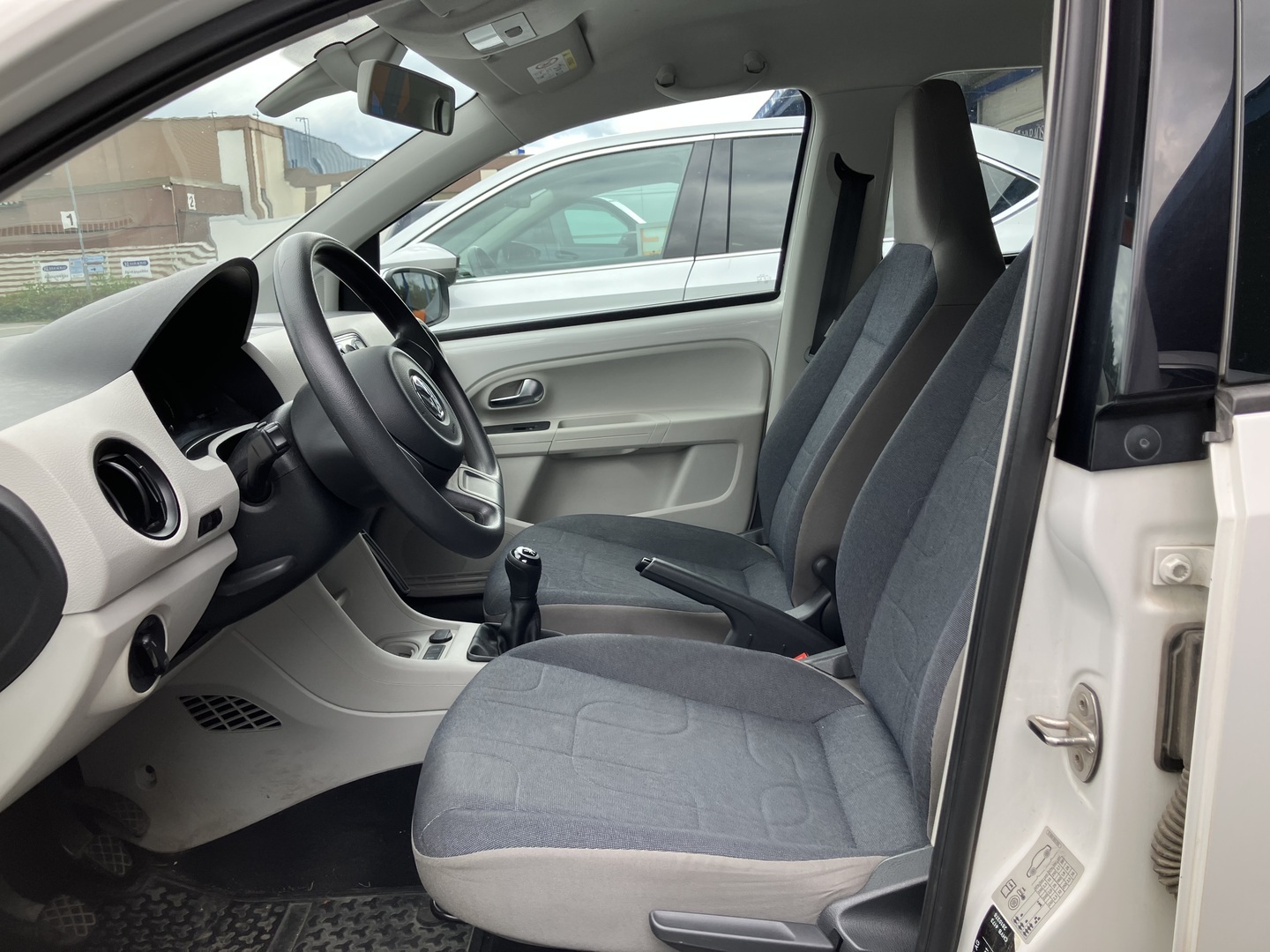 VOLKSWAGEN up! 2016