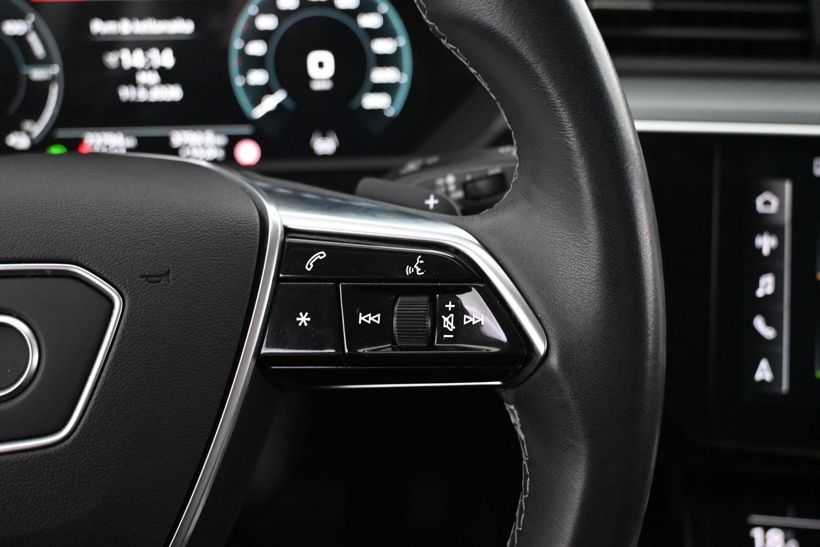 AUDI Q8 e-tron 2024