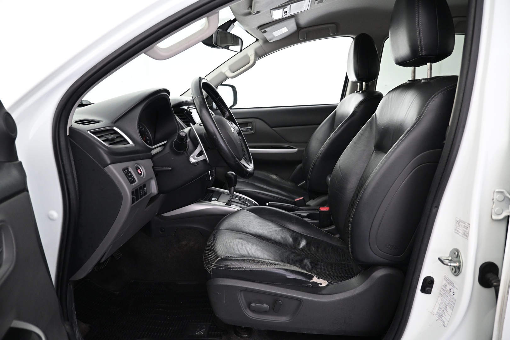 MITSUBISHI L200 2016