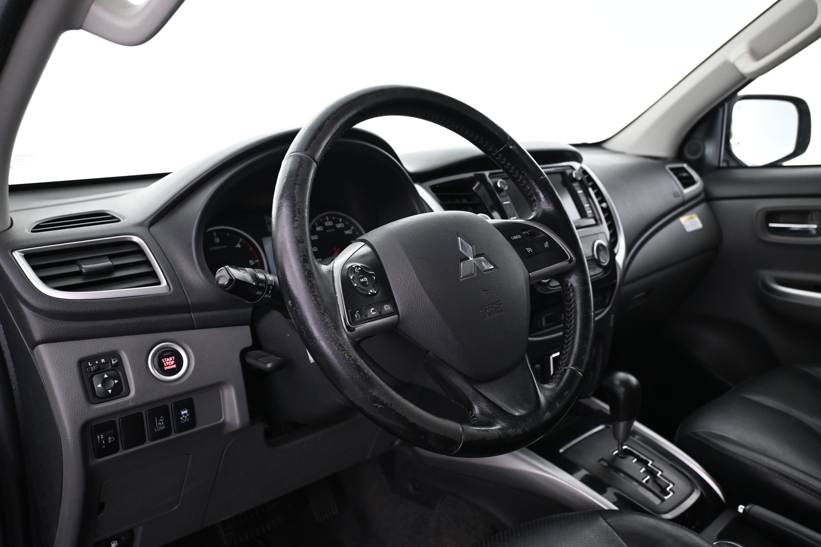 MITSUBISHI L200 2016