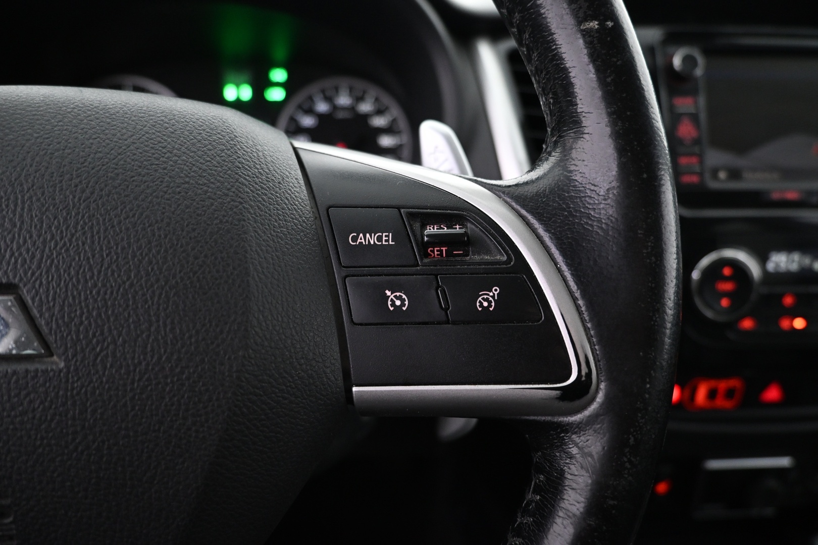 MITSUBISHI L200 2016