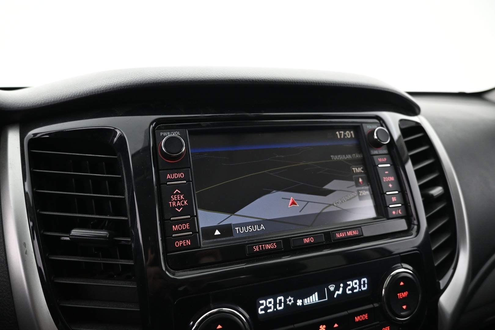 MITSUBISHI L200 2016