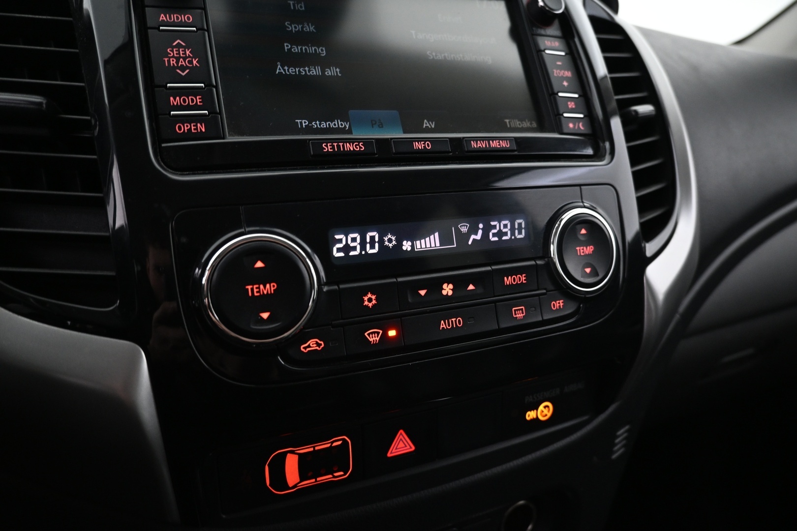 MITSUBISHI L200 2016