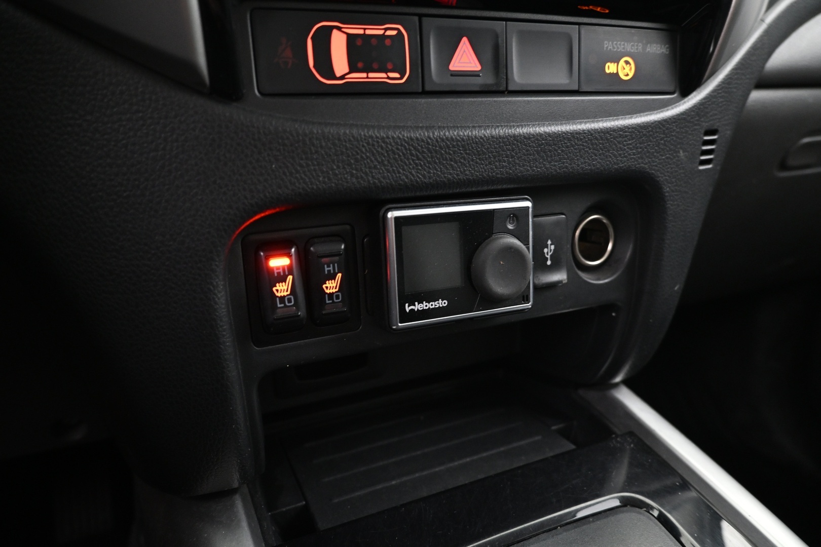 MITSUBISHI L200 2016