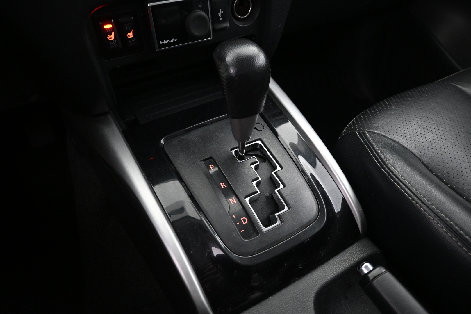 MITSUBISHI L200 2016