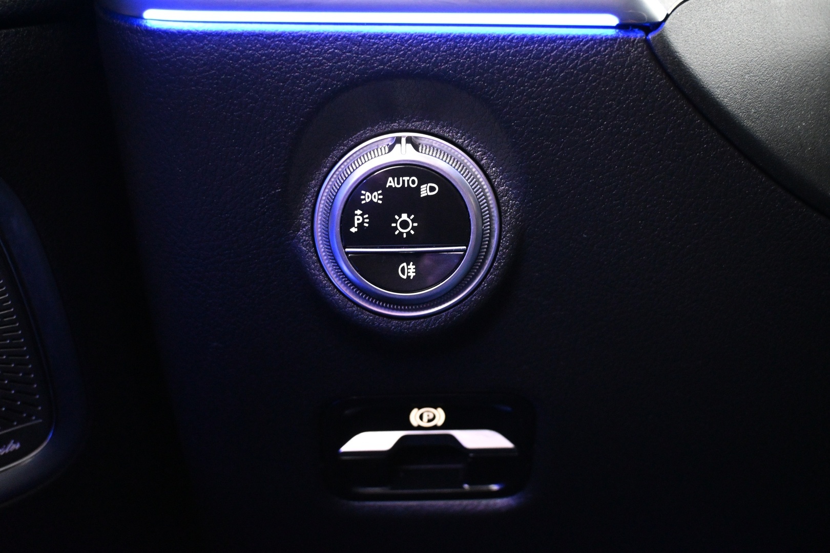 MERCEDES-BENZ C 2023