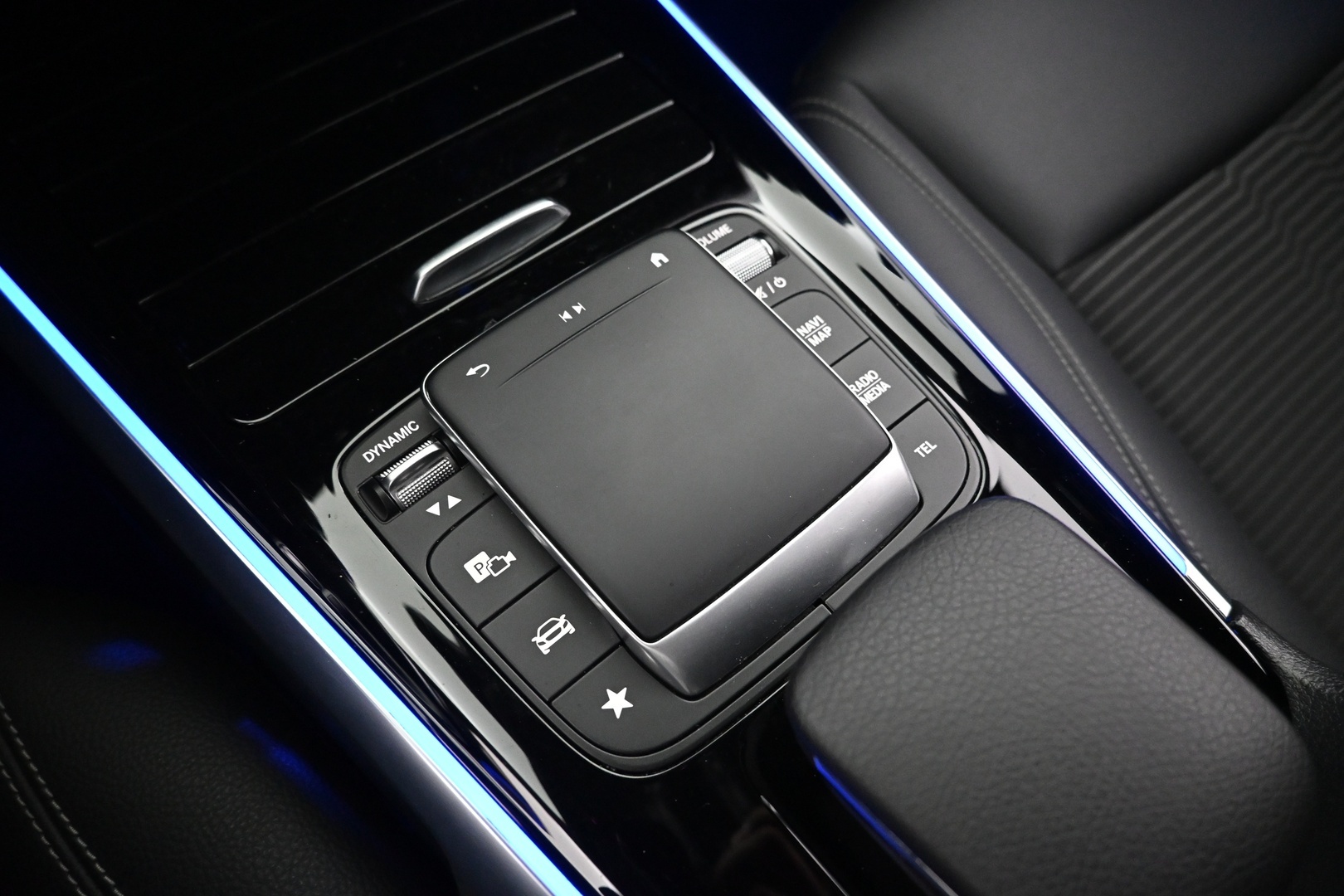 MERCEDES-BENZ EQB 2023