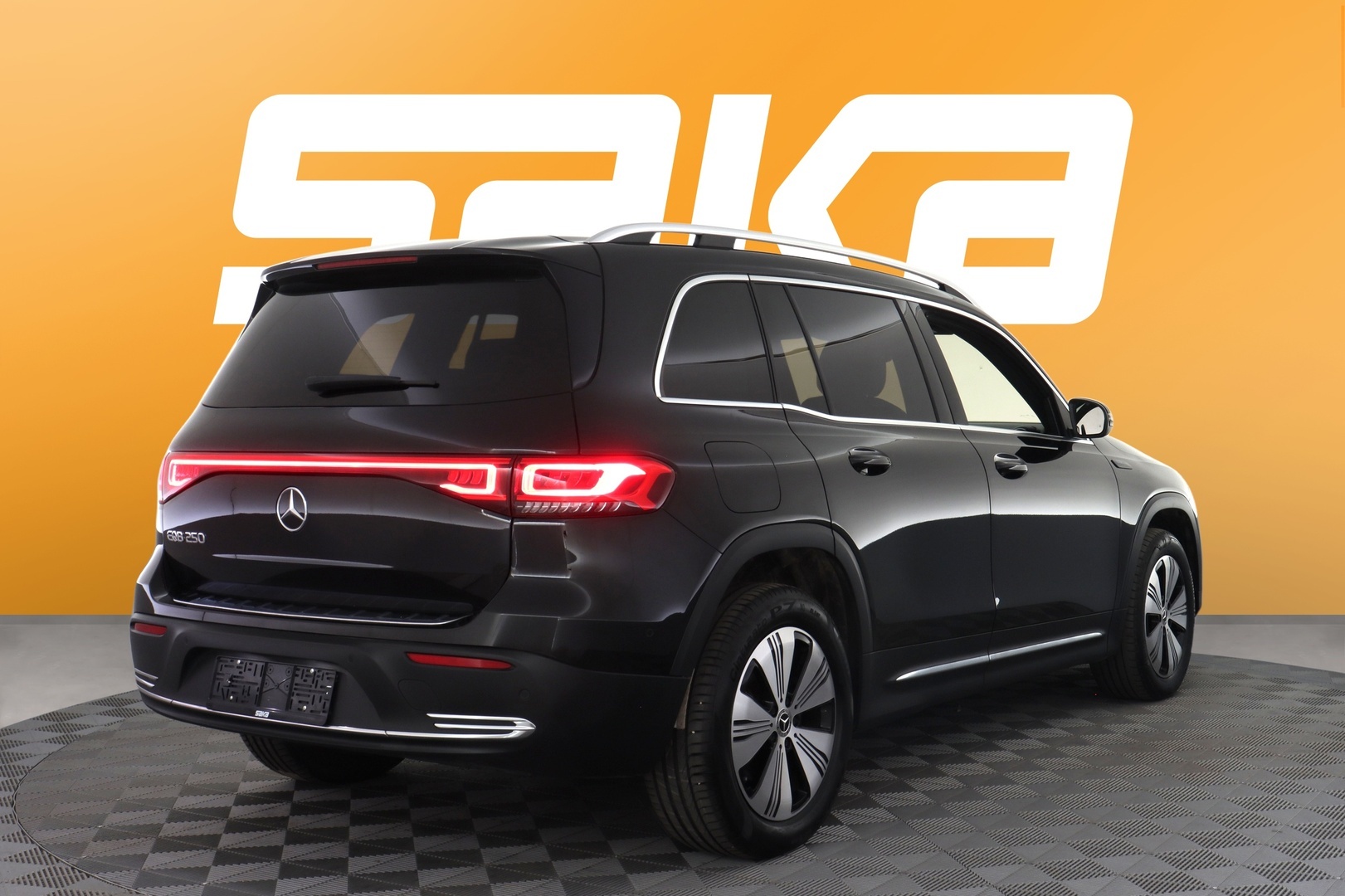 MERCEDES-BENZ EQB 2023