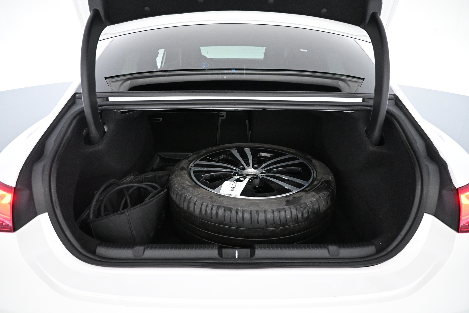 MERCEDES-BENZ EQE 2023