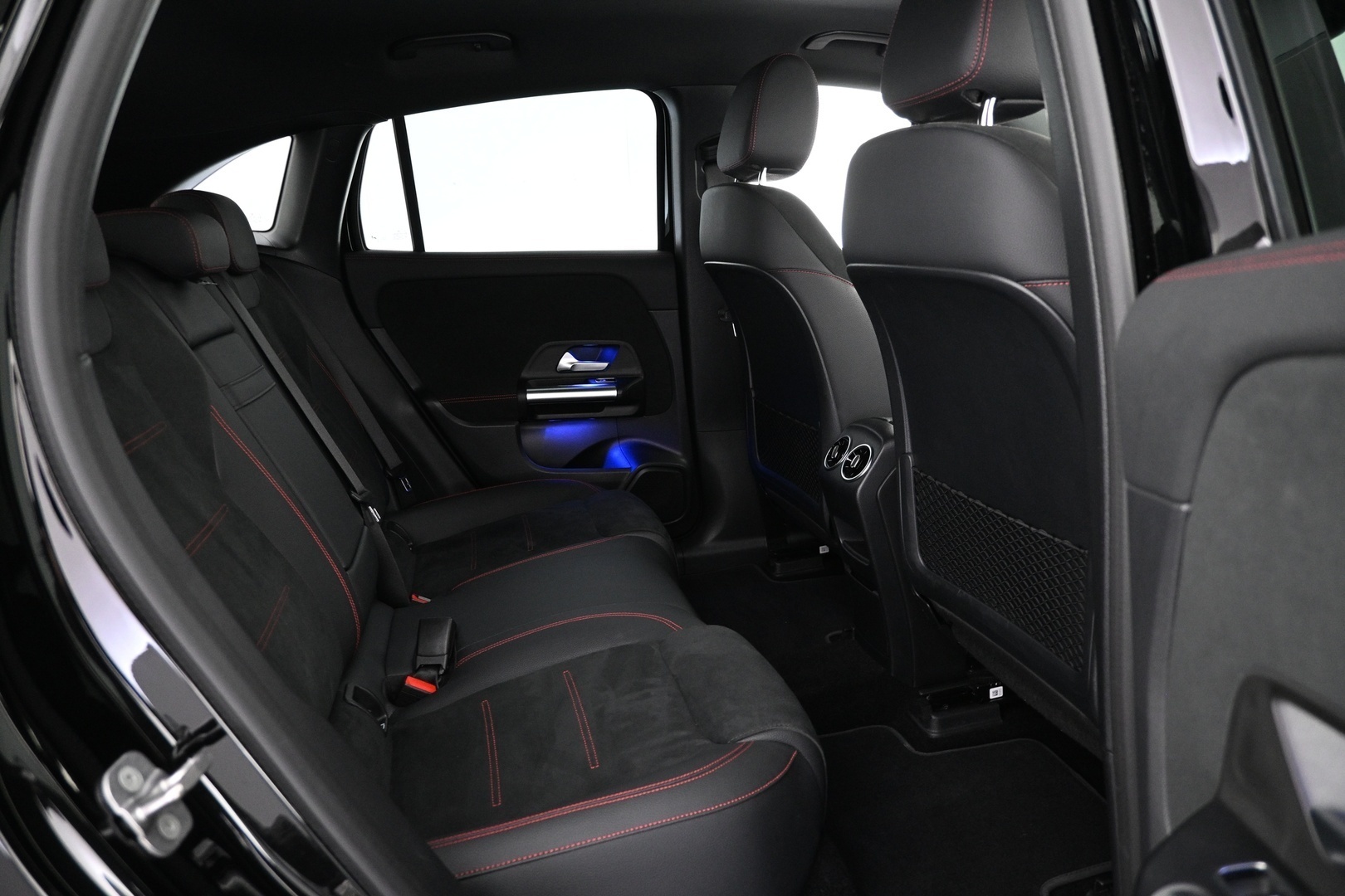 MERCEDES-BENZ EQA 2025