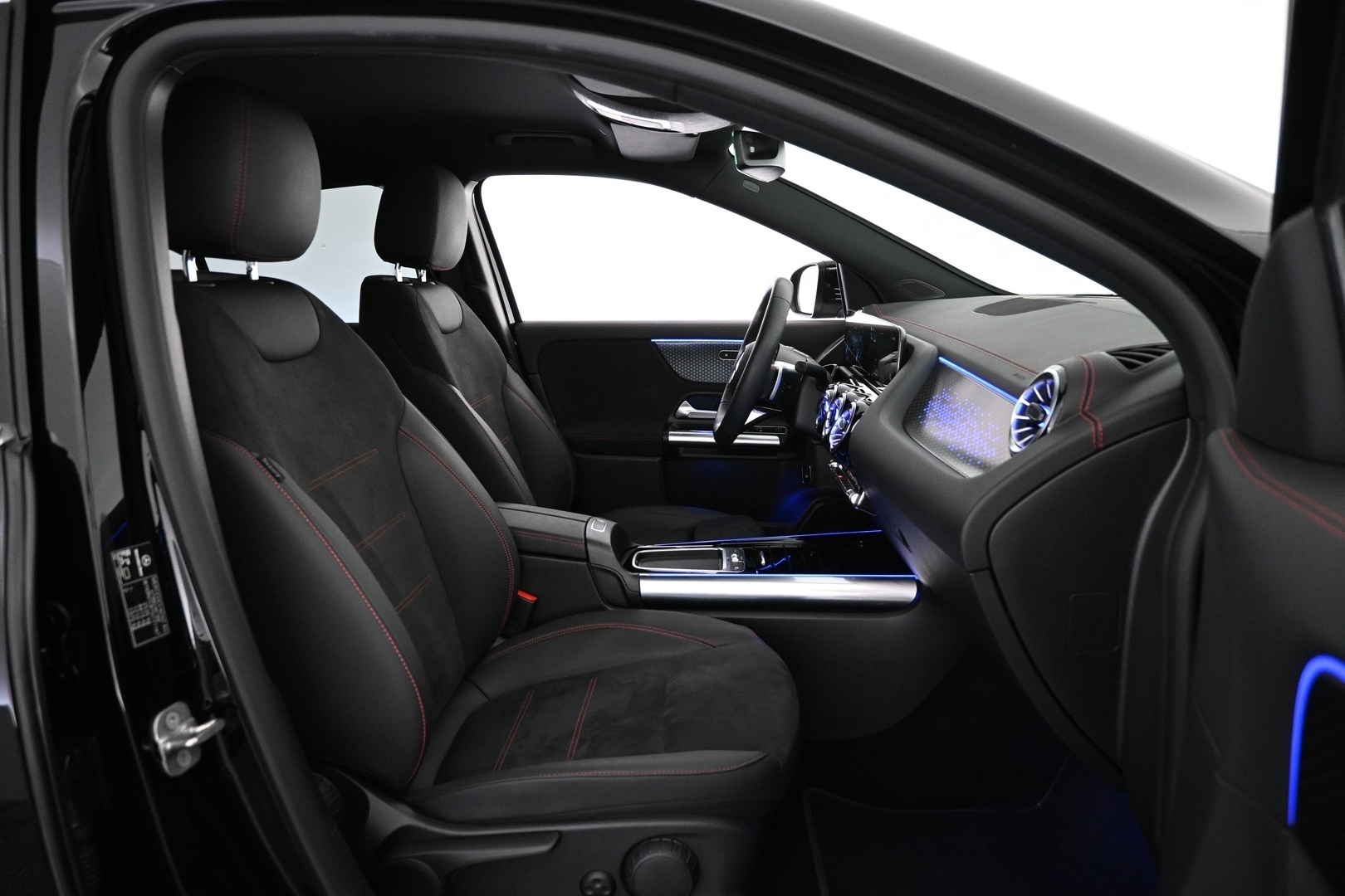 MERCEDES-BENZ EQA 2025