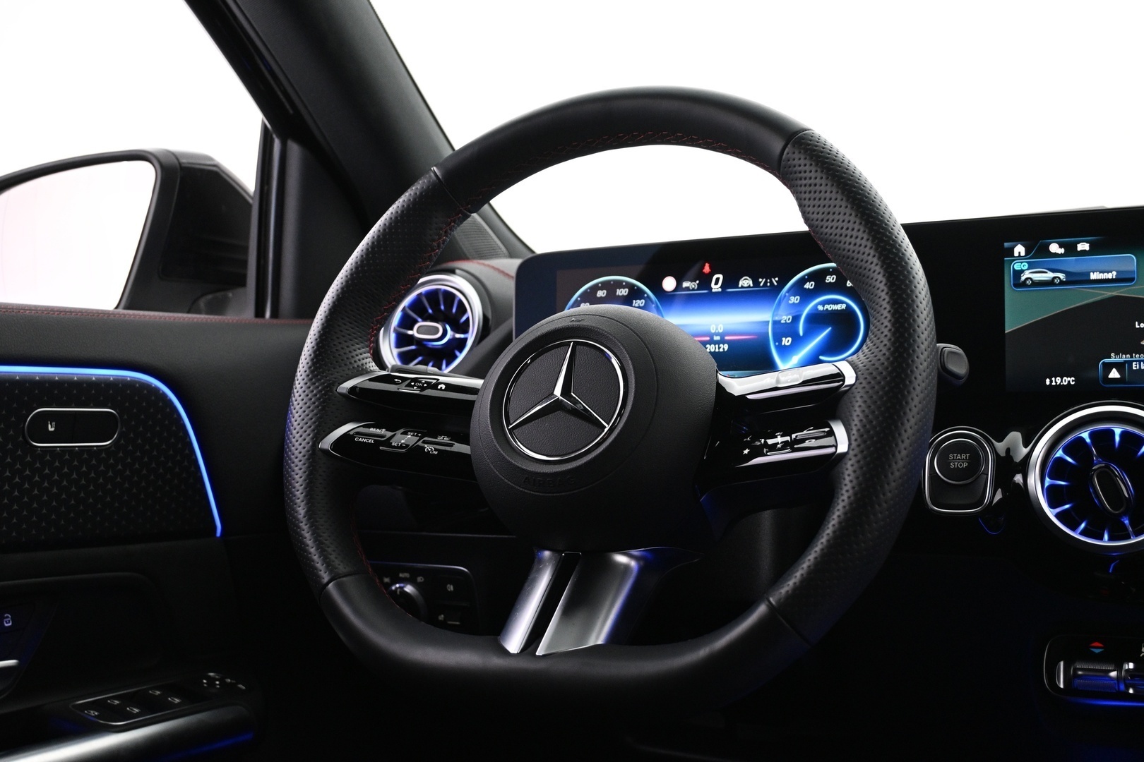 MERCEDES-BENZ EQA 2025