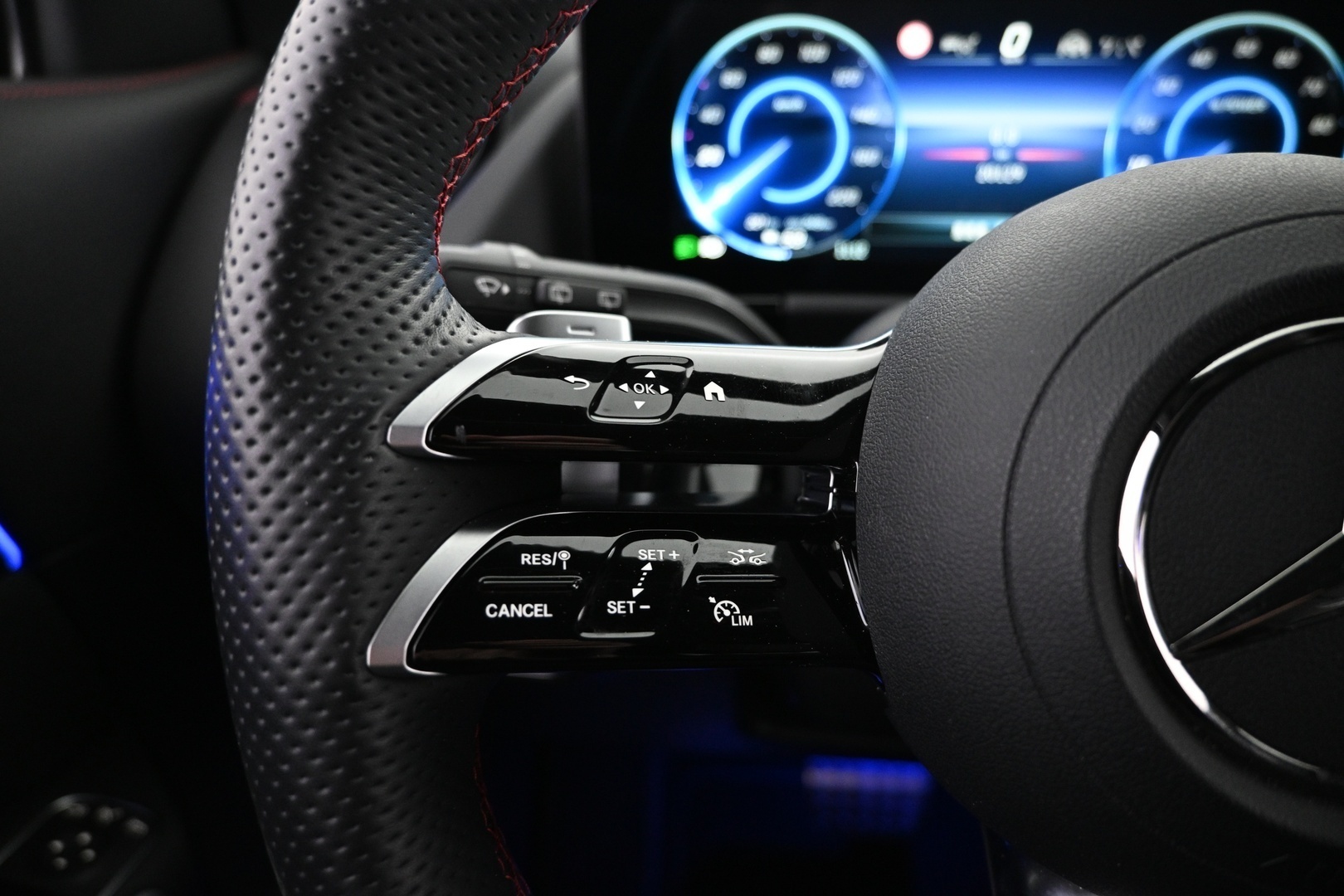 MERCEDES-BENZ EQA 2025