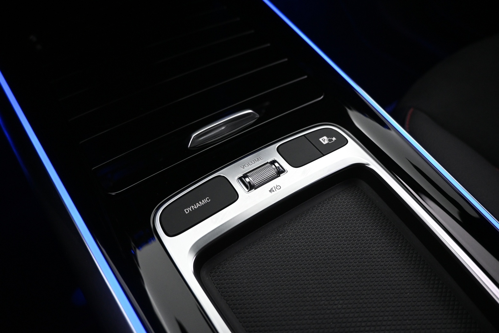 MERCEDES-BENZ EQA 2025