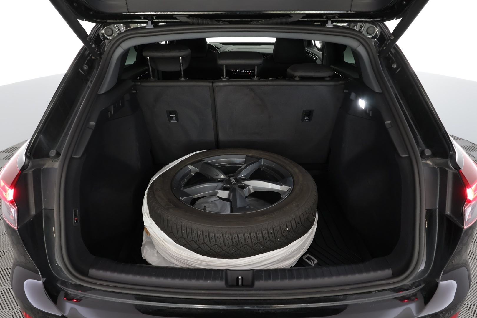 AUDI Q4 e-tron 2023