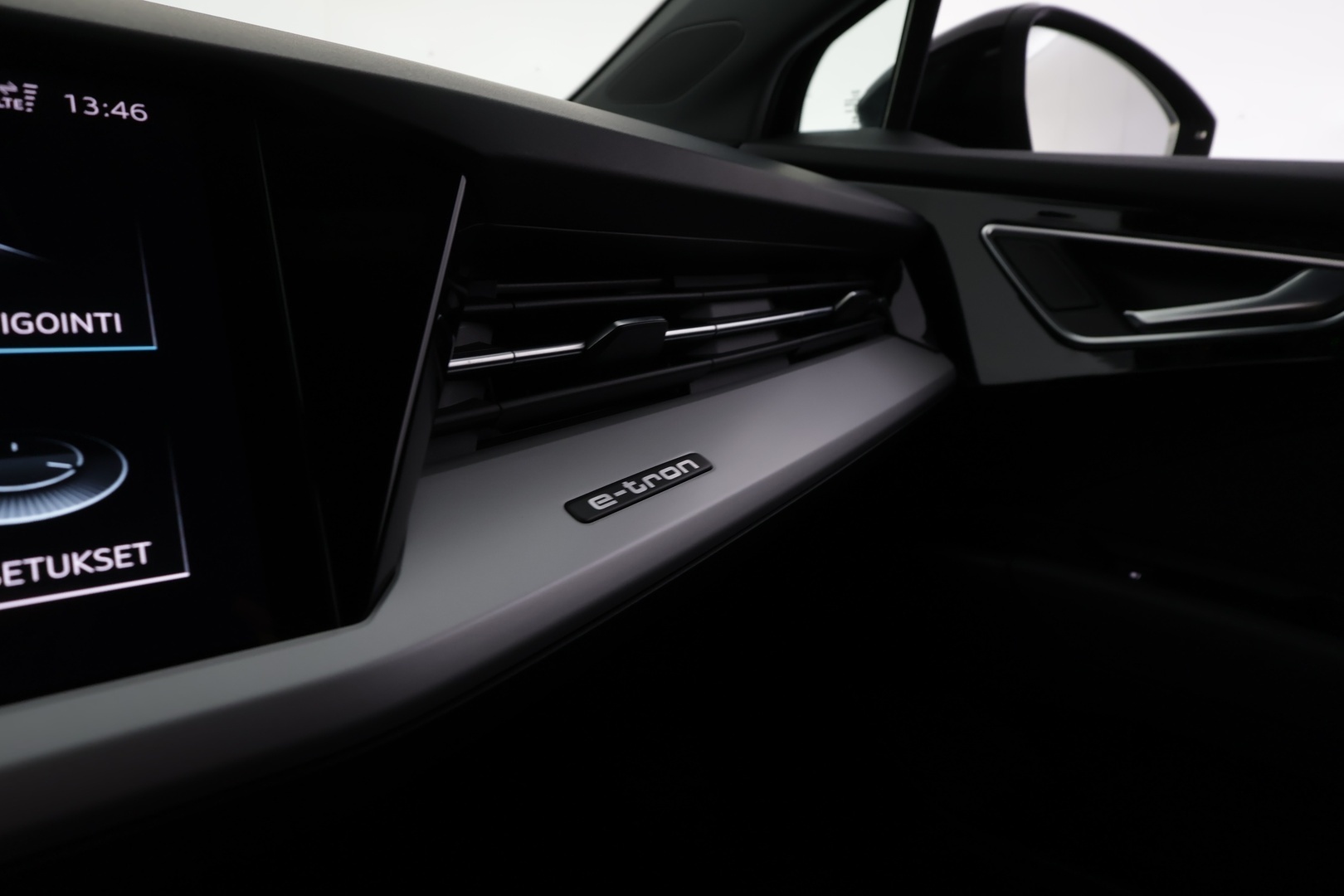 AUDI Q4 e-tron 2023